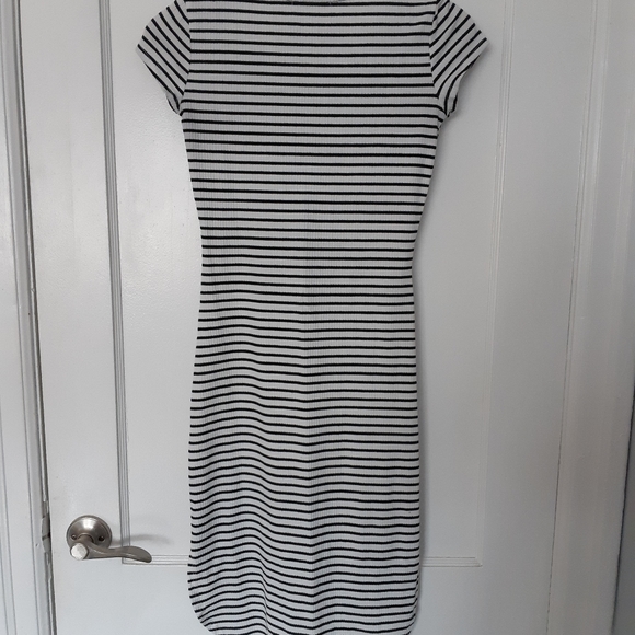 Black and White Stripped Dress - Picture 6 of 7